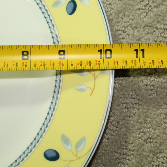 Set of 4 Royal Doulton blueberry 10.25" Dinner Plates - Picture 2 of 4